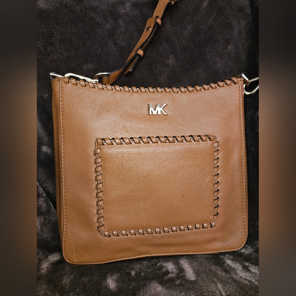 Michael Kors Chelsea Leather Shoulder Bag in Acorn